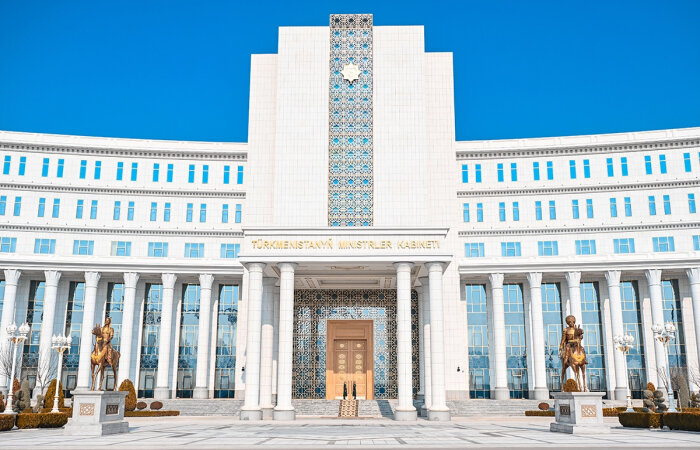 Вице-премьер Туркменистана Аннамаммедов отчитался о работе промышленного комплекса