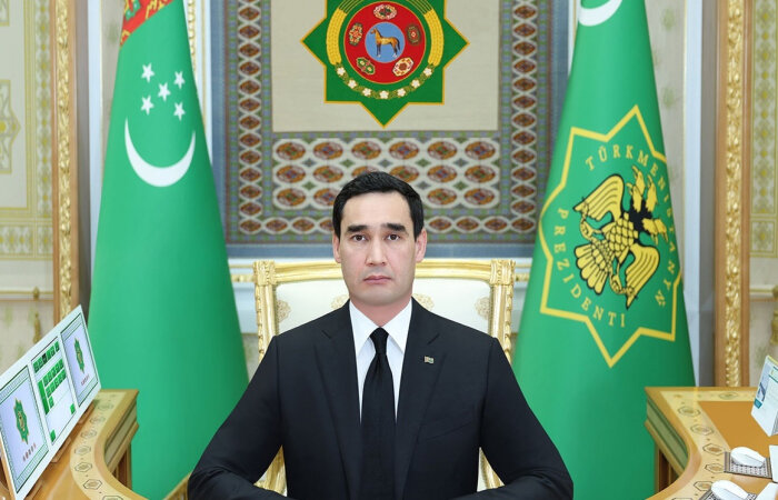 Глава Туркменистана заслушал доклад о работе промышленного и торгового сектора страны