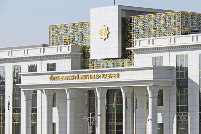 Вице-премьер Атдаев доложил о работе по модернизации текстильной отрасли Туркменистана