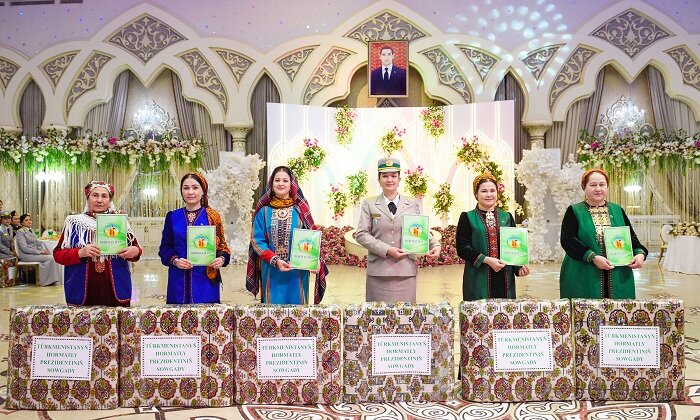 В Туркменистане объявили победительниц конкурса «Женщина года»