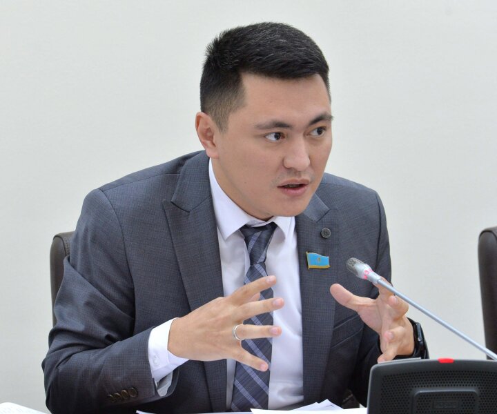 Казахстанцы могут начать отмечать День национальной одежды