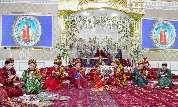 В Туркменистане прошел творческий конкурс среди женщин-тружениц