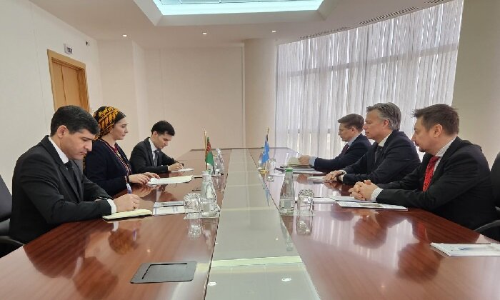 В МИД Туркменистана прошла встреча с представителем ЕЭК ООН