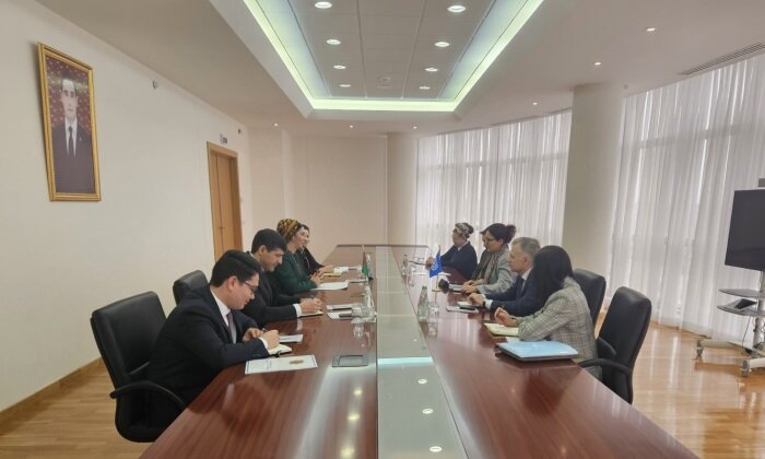 В МИД Туркменистана прошла встреча с делегацией МОТ
