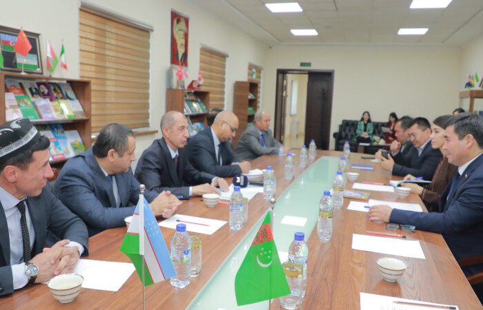 Посол Туркменистана встретился с членами узбекского Союза писателей