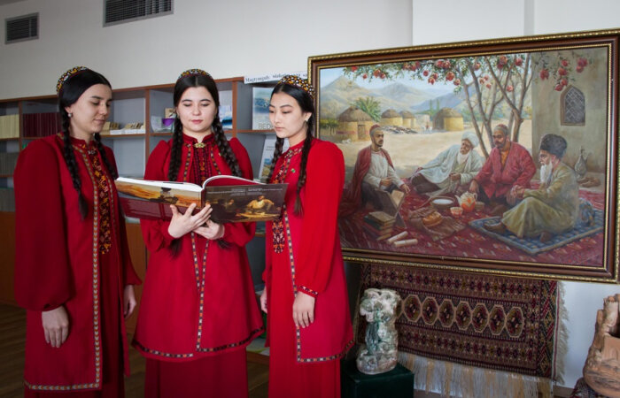 В Ашхабаде прошла встреча студентов с деятелями культуры и науки Туркменистана