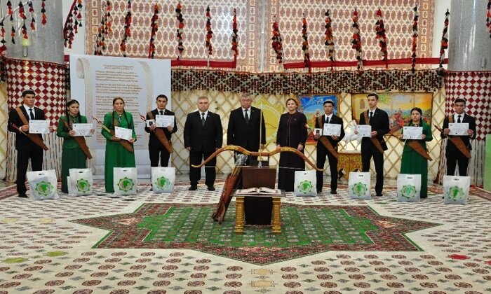 В Туркменистане прошел шестой тур конкурса «Юные вестники мира»