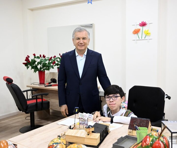 Президент Узбекистана посетил дом-интернат для детей-инвалидов