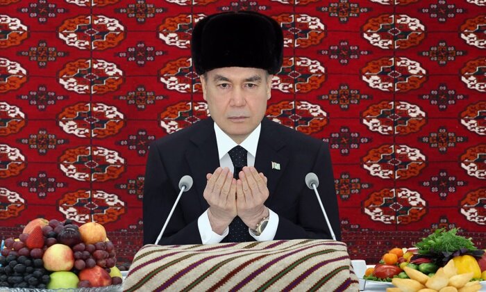 Герой-Аркадаг Туркменистана открыл новою мечеть в Анау