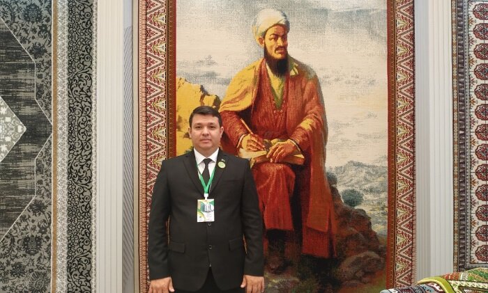 В Туркменистане соткали ковры в честь 300-летия Махтумкули