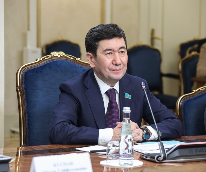 Спикер казахстанского парламента находится с официальным визитом в России 