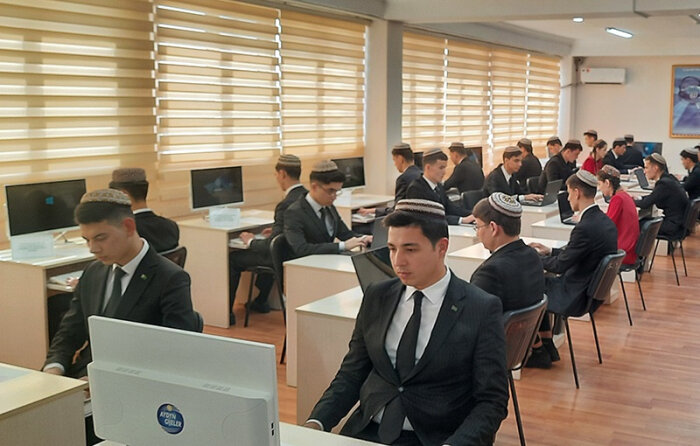 В Ашхабаде состоялся хакатон Cyber Quest среди туркменских студентов