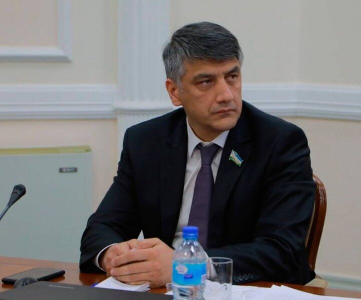 Узбекский политик предложил отправлять в армию не поступивших в вуз парней 