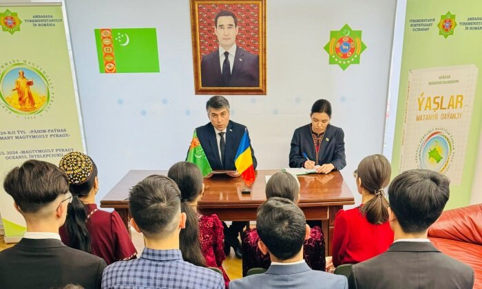 Посол Туркменистана в Румынии провел встречу со студентами