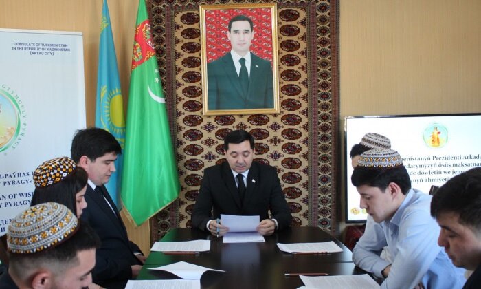 Туркменское консульство в Актау провело круглый стол