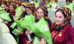Женщины Туркменистана радостно и достойно встретят 8 марта