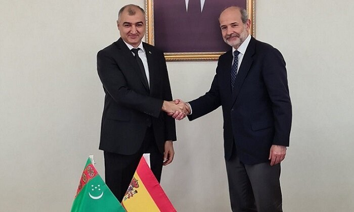В МИД Туркменистана прошла встреча с послом Испании