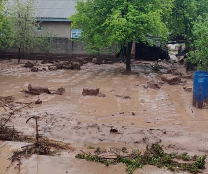 Сильные наводнения и сели зафиксированы на Таджикистан