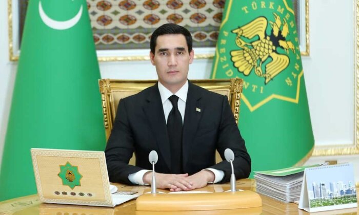 Президент Туркменистана заслушал отчет о совершенствовании платежных систем