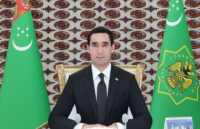 Президент Туркменистана заслушал отчет о работе предприятий химической отрасли