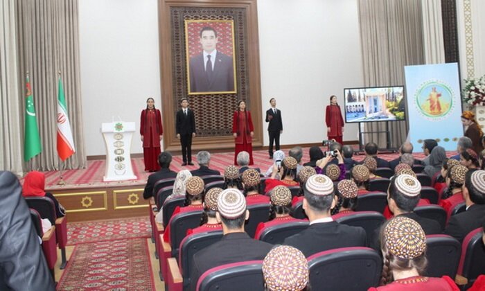 В языковом вузе Туркменистана прошел День персидской литературы