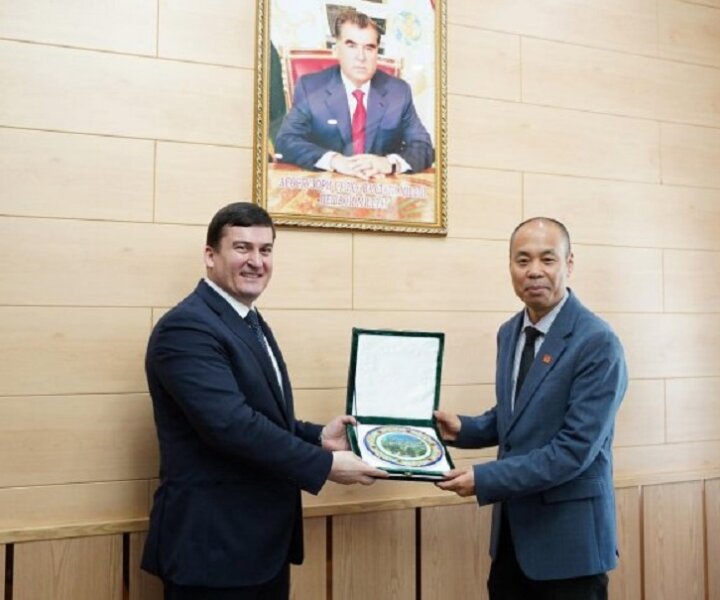 Научные связи укрепляются между Таджикистаном и Китаем