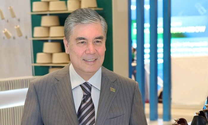 Герой-Аркадаг Туркменистана оценил продукцию национальных производителей