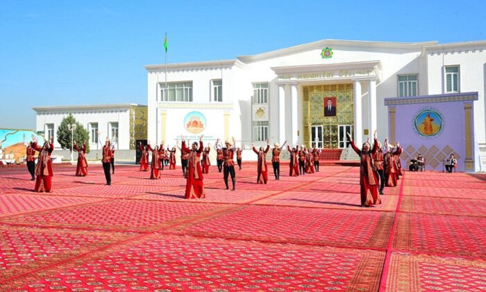 Глава Туркменистана высоко оценил организацию торжеств в честь города Анау