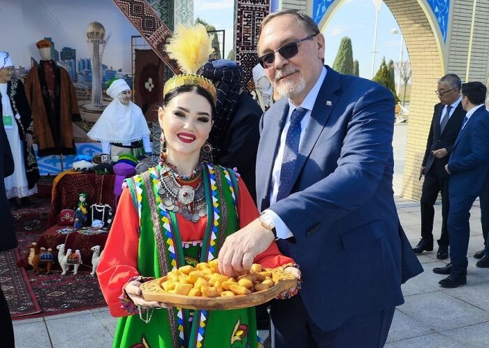 Посол России Иван Волынкин посетил торжество в туркменском городе Анау