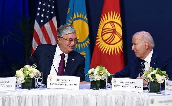 Аналитик Владимир Саляев оценил попытки Казахстана сблизиться с США