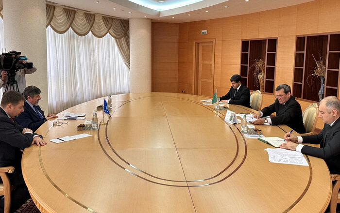 Глава МИД Туркменистана и представитель МОМ обсудили перспективы сотрудничества