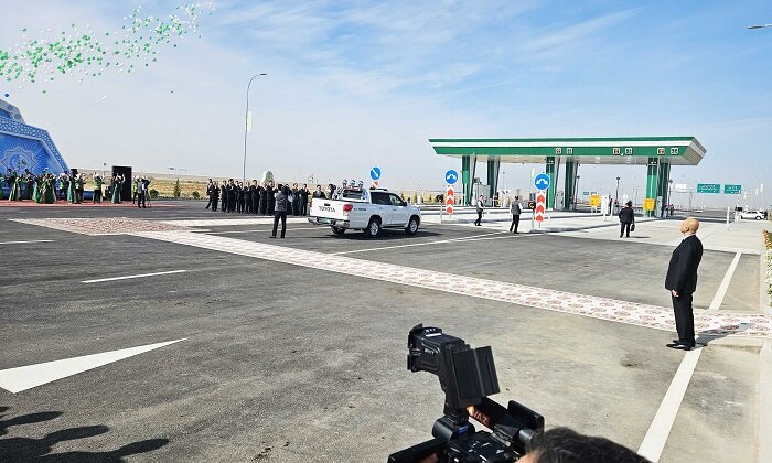 В Туркменистане открыли новый участок высокоскоростной автомагистрали
