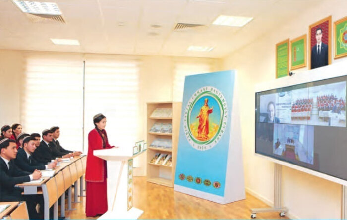 Студенты туркменского госуниверситета приняли участие в онлайн-лекции от специалиста БГУ