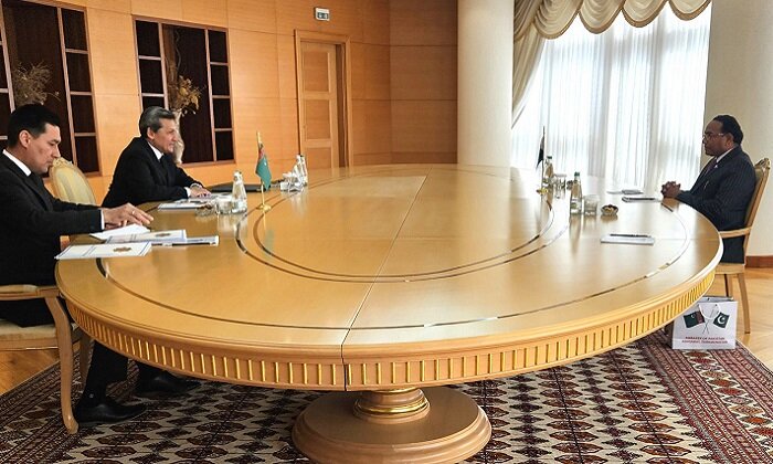 В МИД Туркменистана обсудили с послом Пакистана реализацию проектов ТАПИ и ТАП
