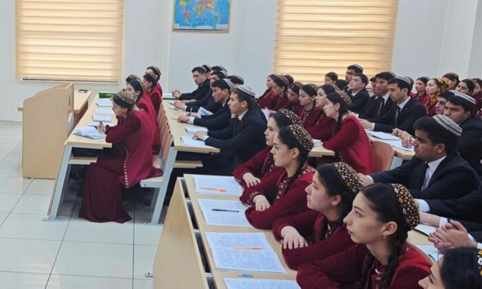 Преподаватель армянского вуза выступил с лекцией для студентов Туркменистана