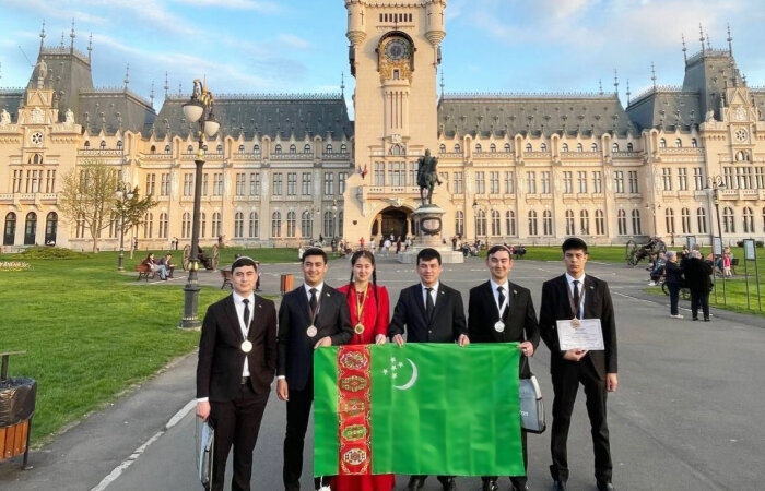 Студенты из Туркменистана завоевали на математической олимпиаде 17 медалей