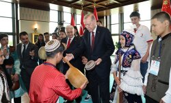 Глава Турции встретился с воспитанниками Döwletliler köşgi Туркменистана