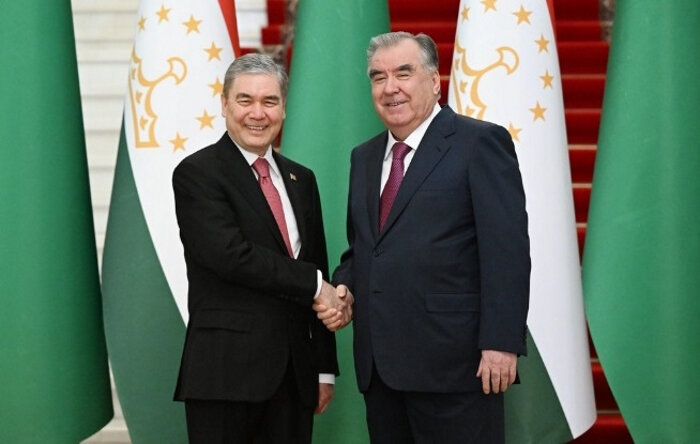 Герой-Аркадаг Гурбангулы Бердымухамедов встретился с президентом Таджикистана
