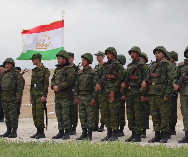 В Таджикистане начались военные учения с Россией
